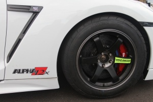 Nissan GT-R tire size