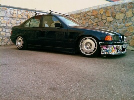 BMW  318 tire size