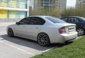 Subaru Legacy tire size