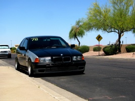 BMW  323 tire size