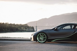 BMW i8 tire size