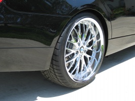 BMW 330 tire size
