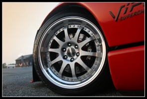 Dodge Viper tire size