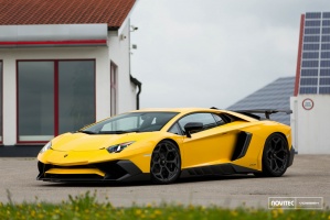 Lamborghini Aventador tire size
