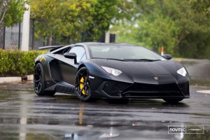 Lamborghini Aventador tire size