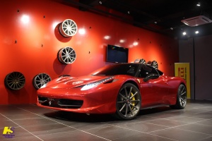 Ferrari 458 Italia tire size