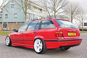 BMW  318 tire size