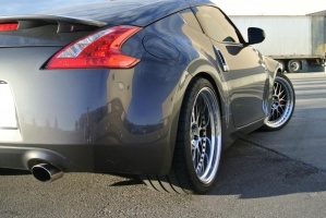 Nissan 370Z tire size