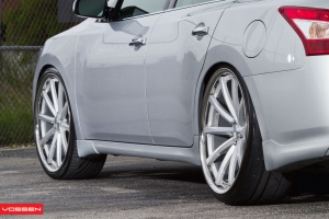 Nissan Maxima tire size