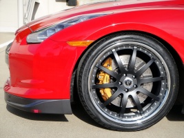 Nissan GT-R tire size