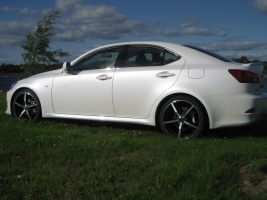 Lexus IS 250 tire size