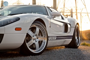 Ford GT tire size