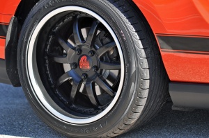 Ford Mustang tire size