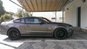 Ford Mustang tire size
