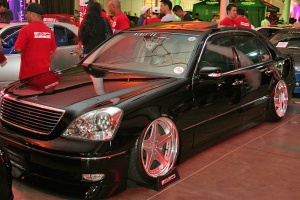 Lexus LS 430 tire size