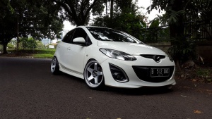 Mazda Mazda2 tire size