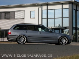 BMW 330 tire size