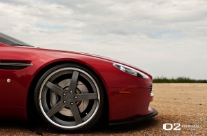 Aston Martin V8 Vantage tire size