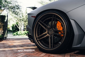 Lamborghini Aventador tire size