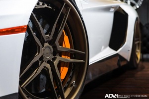Lamborghini Aventador tire size