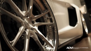 Lamborghini Aventador tire size