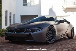 BMW i8 tire size