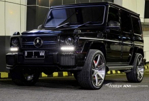 Mercedes-Benz G-Class tire size