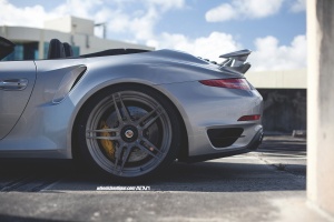 Porsche 911 tire size
