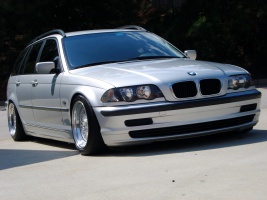 BMW 330 tire size